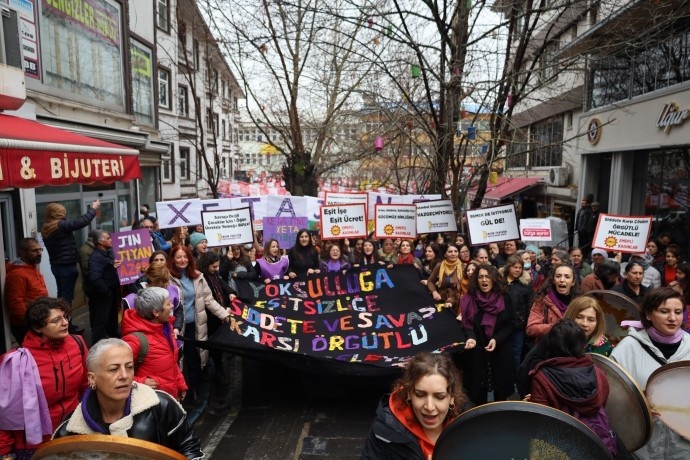 راهپیمایی روز زن در ترکیه + فیلم و تصاویر