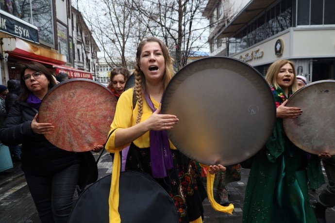 راهپیمایی روز زن در ترکیه + فیلم و تصاویر