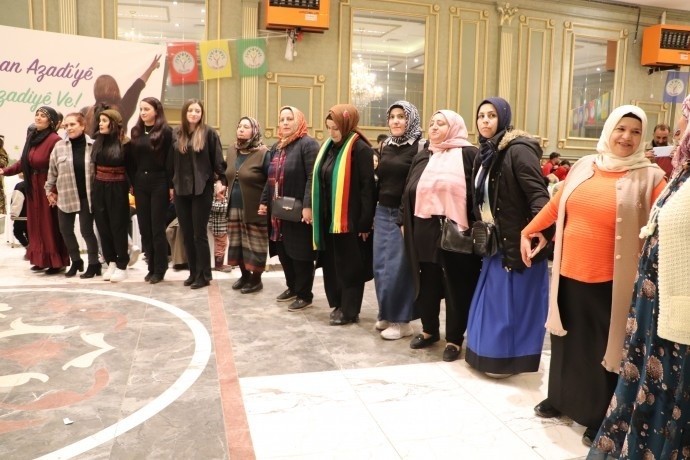 راهپیمایی روز زن در ترکیه + فیلم و تصاویر