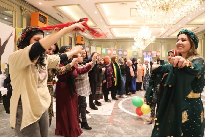 راهپیمایی روز زن در ترکیه + فیلم و تصاویر