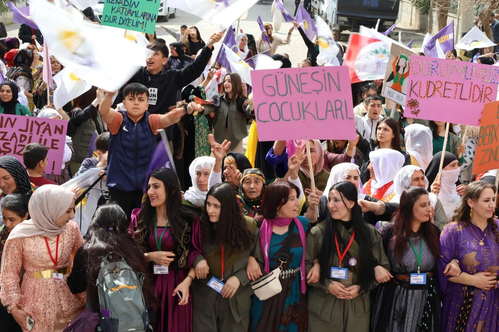 راهپیمایی روز زن در ترکیه + فیلم و تصاویر