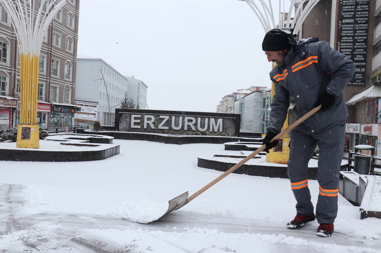 بسته شدن راه 393 منطقه مسکونی در کردستان ترکیه بر اثر بارش برف