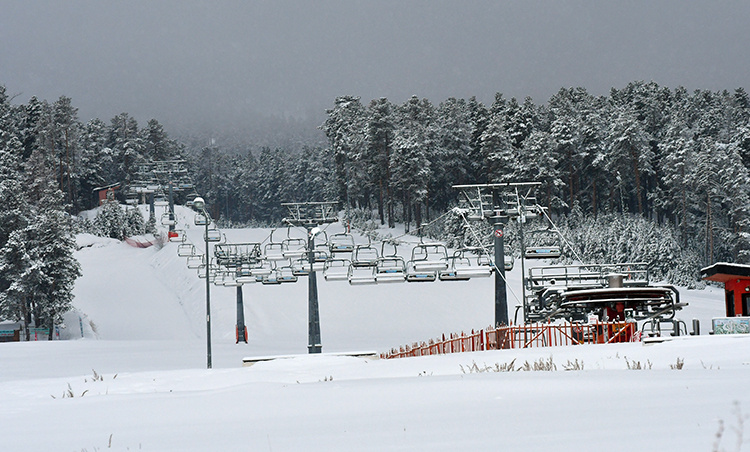 بسته شدن راه 393 منطقه مسکونی در کردستان ترکیه بر اثر بارش برف