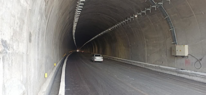 تونل شماره یک بزرگراه ایلام مهران زیر بار ترافیک رفت 