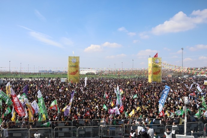 تصاویر شرکت هزاران تن از مردم کردستان ترکیه در جشن های نوروز