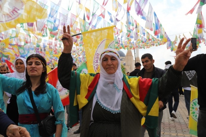 تصاویر شرکت هزاران تن از مردم کردستان ترکیه در جشن های نوروز