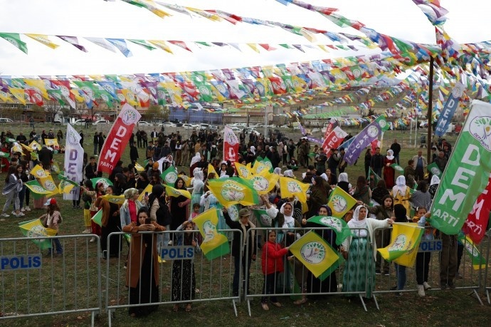 تصاویر شرکت هزاران تن از مردم کردستان ترکیه در جشن های نوروز