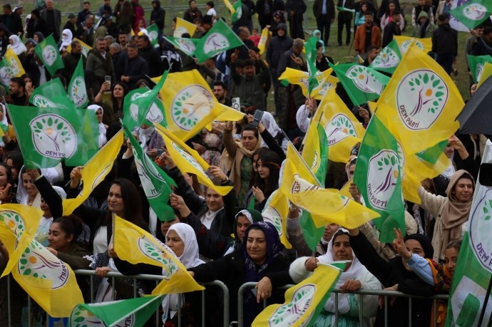 تصاویر شرکت هزاران تن از مردم کردستان ترکیه در جشن های نوروز