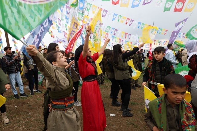 تصاویر شرکت هزاران تن از مردم کردستان ترکیه در جشن های نوروز