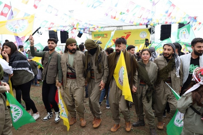 تصاویر شرکت هزاران تن از مردم کردستان ترکیه در جشن های نوروز