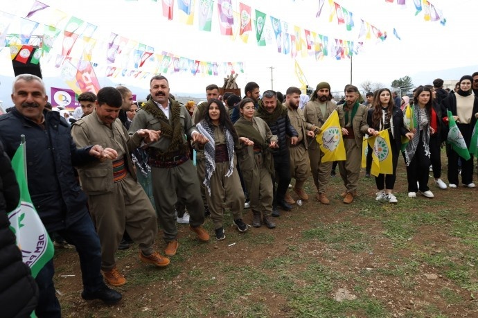 تصاویر شرکت هزاران تن از مردم کردستان ترکیه در جشن های نوروز