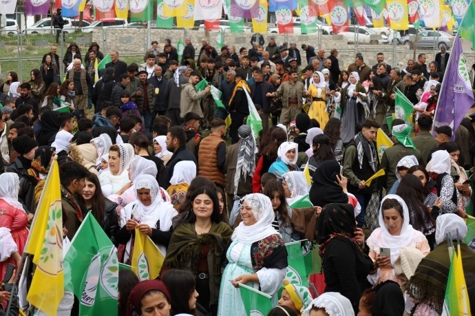 تصاویر شرکت هزاران تن از مردم کردستان ترکیه در جشن های نوروز