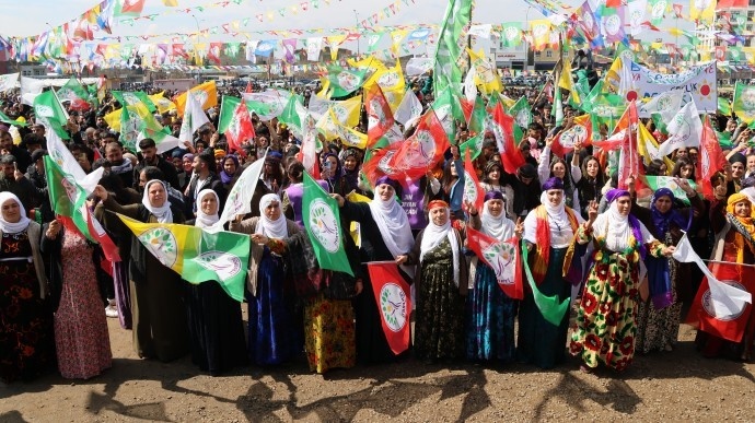 تصاویر شرکت هزاران تن از مردم کردستان ترکیه در جشن های نوروز