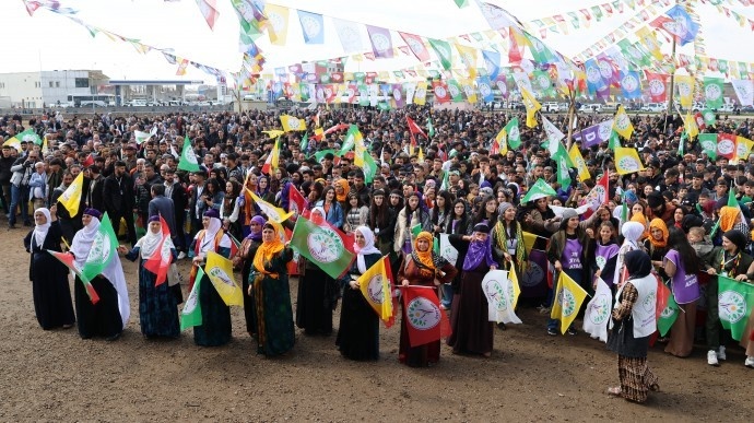 تصاویر شرکت هزاران تن از مردم کردستان ترکیه در جشن های نوروز