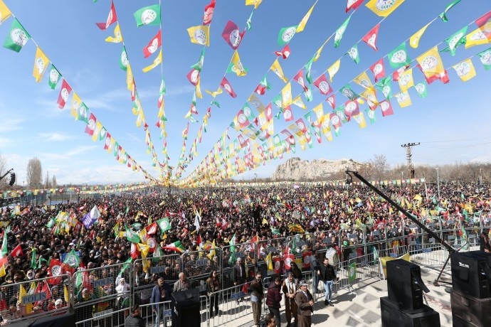 تصاویر شرکت هزاران تن از مردم کردستان ترکیه در جشن های نوروز