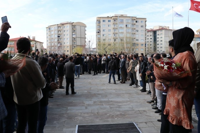 شهرداران مشترک وان آغاز به کار کردند: آرزوی ما تحقق صلح اجتماعی است