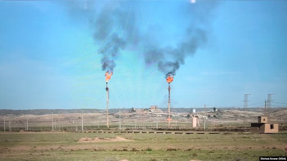 معضل آلودگی هوا و محیط زیست ناشی از دود و پساب کارخانه‌های صنعتی