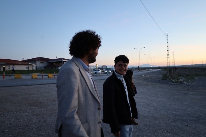 صاحب لبخند زیبای وان آزاد شد: ما فقط حقمان را می خواستیم + فیلم