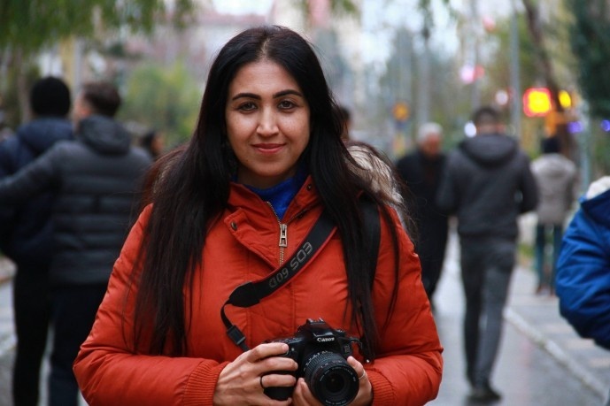بازرسی بدنی برهنه روزنامه نگار زندانی کُرد