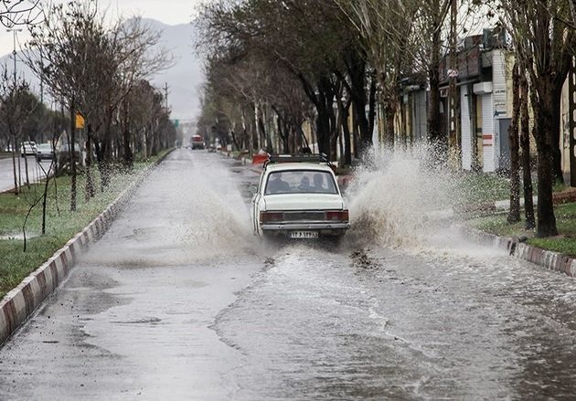آمادگی هلال احمر برای بارش رگباری و شدید باران در ۱۳ استان ایران