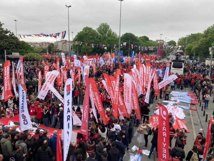 راهپیمایی مردم در میدانی که اردوغان آن را ممنوع کرد؛ جوانان کرد شعار بژی سروک آپو سر دادند + تصاویر