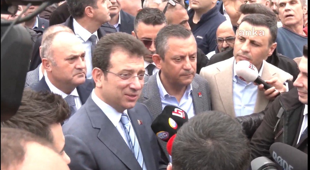 اوزگور اوزل خطاب به پلیس: این ها برادران شما هستند، تروریست نیستند