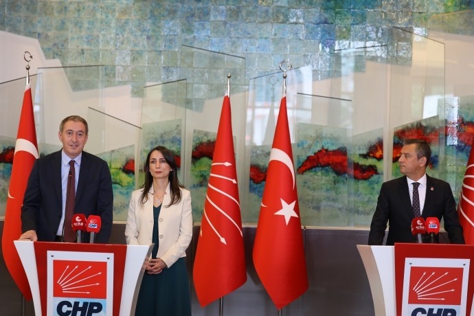 دیدار رؤسای دم پارتی با اوزگور اوزل