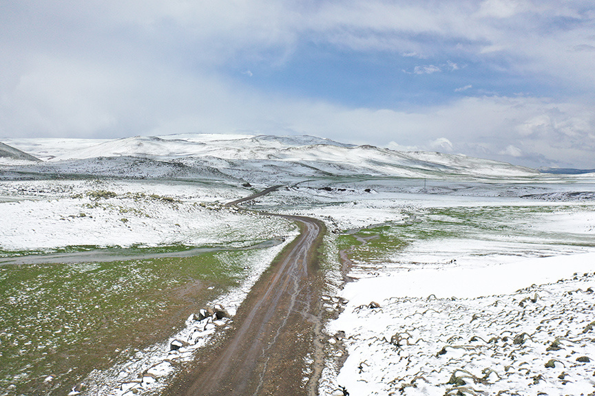 گرفتاری عشایر کوچرو به دلیل بارش برف شدید در آگری، قارص و ارزنجان + تصاویر