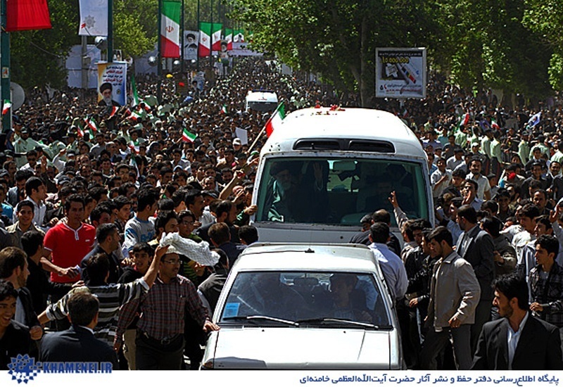 مروری بر سفر تاریخی رهبر انقلاب به کردستان در ۲۲ گولان ۸۸