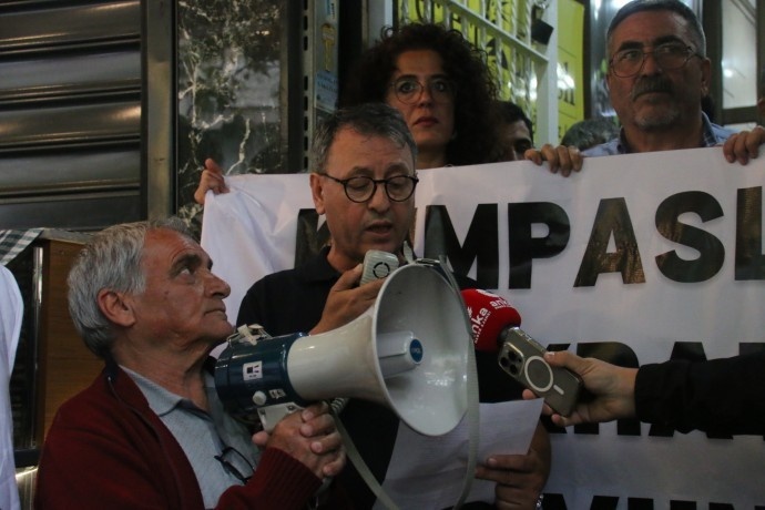 راهپیمایی شبانه مردم ئامد در اعتراض به احکام دادگاه کوبانی + تصاویر