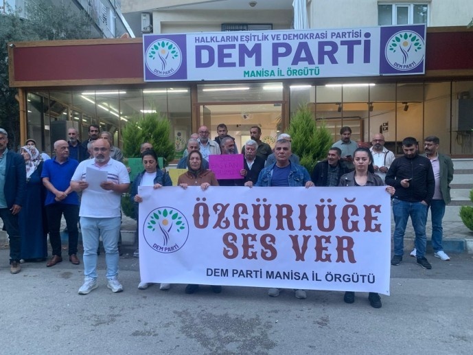 راهپیمایی شبانه مردم ئامد در اعتراض به احکام دادگاه کوبانی + تصاویر