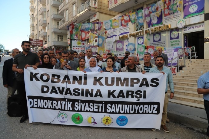 راهپیمایی شبانه مردم ئامد در اعتراض به احکام دادگاه کوبانی + تصاویر