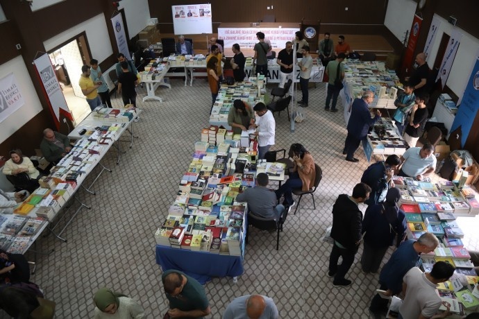 استقبال گسترده از نمایشگاه کتاب انتشارات کُردی ماردین + تصاویر