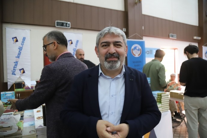 استقبال گسترده از نمایشگاه کتاب انتشارات کُردی ماردین + تصاویر