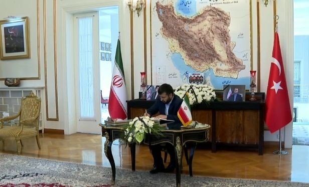 گشایش دفتر یادبود تسلیت برای رئیسی و همراهان در سفارت ایران در آنکارا