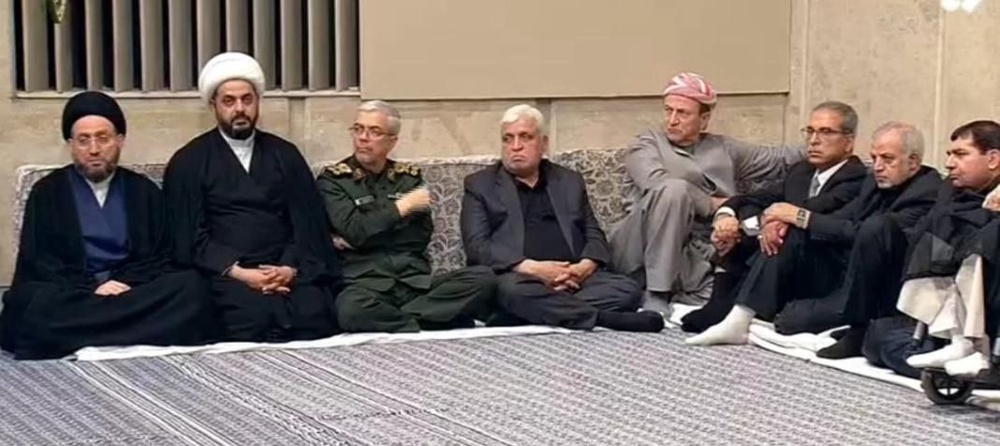 ئامادەبوونی ئەدهەم بارزانی لەگەڵ کەسایەتییە سیاسییەکانی عێراق لە بەیتی ڕێبەری بۆ بەشداری لە پرسەی ئایەتۆڵڵا ڕەئیسی