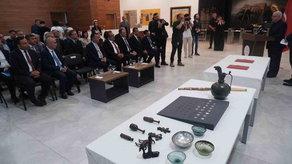 تحویل 55 اثر تاریخی متعلق به ایران از سوی ترکیه؛ آثار تاریخی دزدیده شده بازگردانده شدند + تصاویر