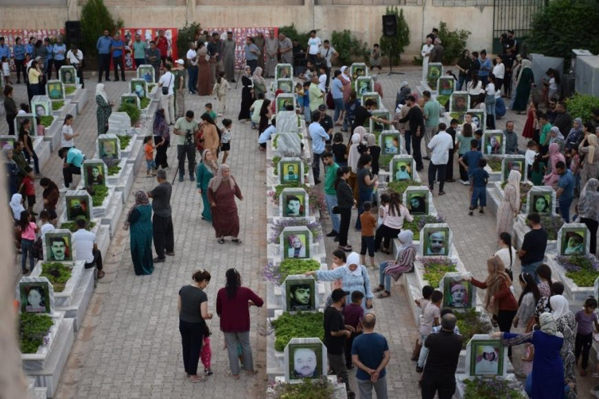 برگزاری مراسم بزرگداشت جان‌باختگان قتل‌عام داعش در کوبانی در سالگرد آن