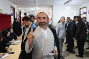 نماینده ولی فقیه در استان و امام جمعه ایلام رأی خود را به صندوق انداخت