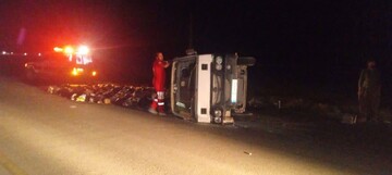 مصدومیت ٥ نفر در پی واژگونی خودروها در جاده های آذربایجان غربی