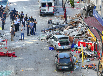 5 کشته در انفجار یک ساختمان در ازمیر + فیلم و تصاویر