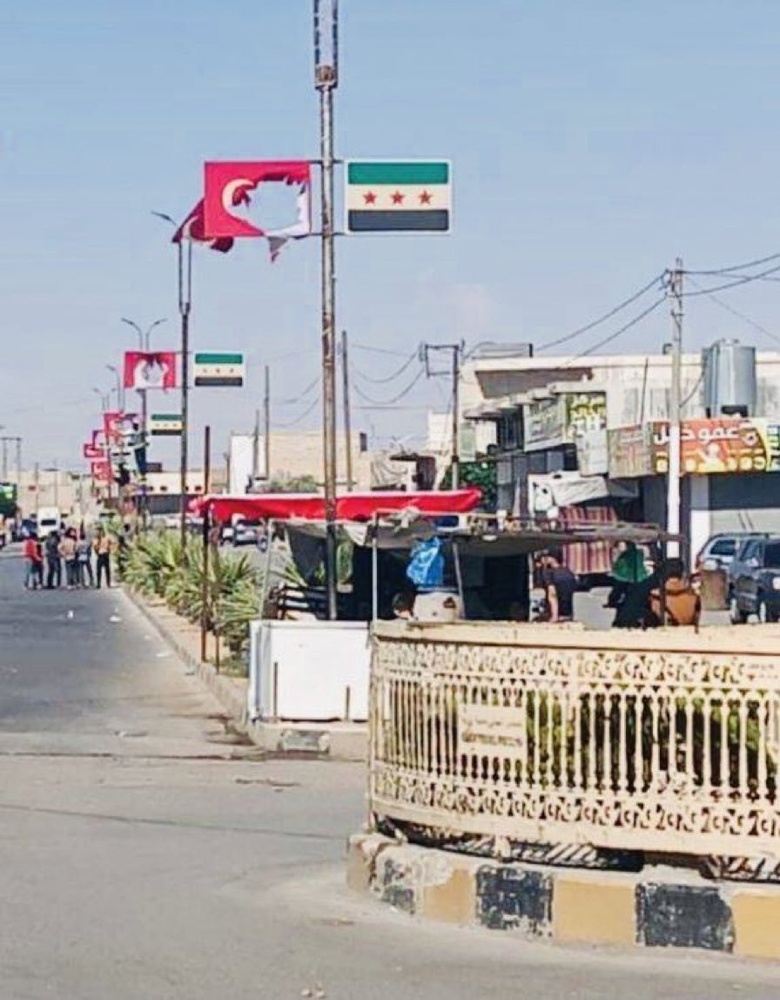 پرچم های ترکیه به آتش کشیده شدند؛ ترکیه جنگنده های خود را به آسمان سوریه فرستاد + فیلم