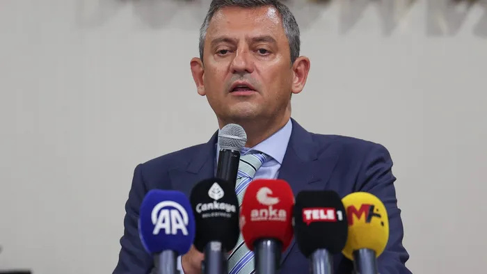 میدان ها فریاد انتخابات زودهنگام می زنند/شما از دهان فقرا گرفتید و به ثروتمندان دادید