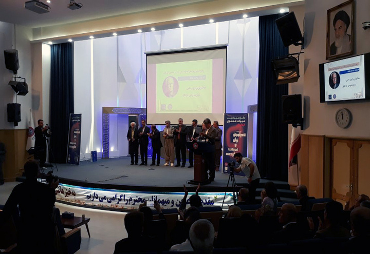 آیین تجلیل از نام آوران کُرد با تقدیر از ۹۵ شخصیت در ۱۳ محور برگزار شد