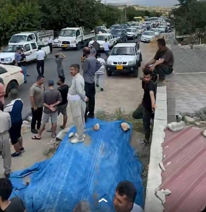 مردم شیلادزی در اعتراض به حملات ترکیە، جادۀ منتهی به شهر را مسدود کردند+ ویدئو