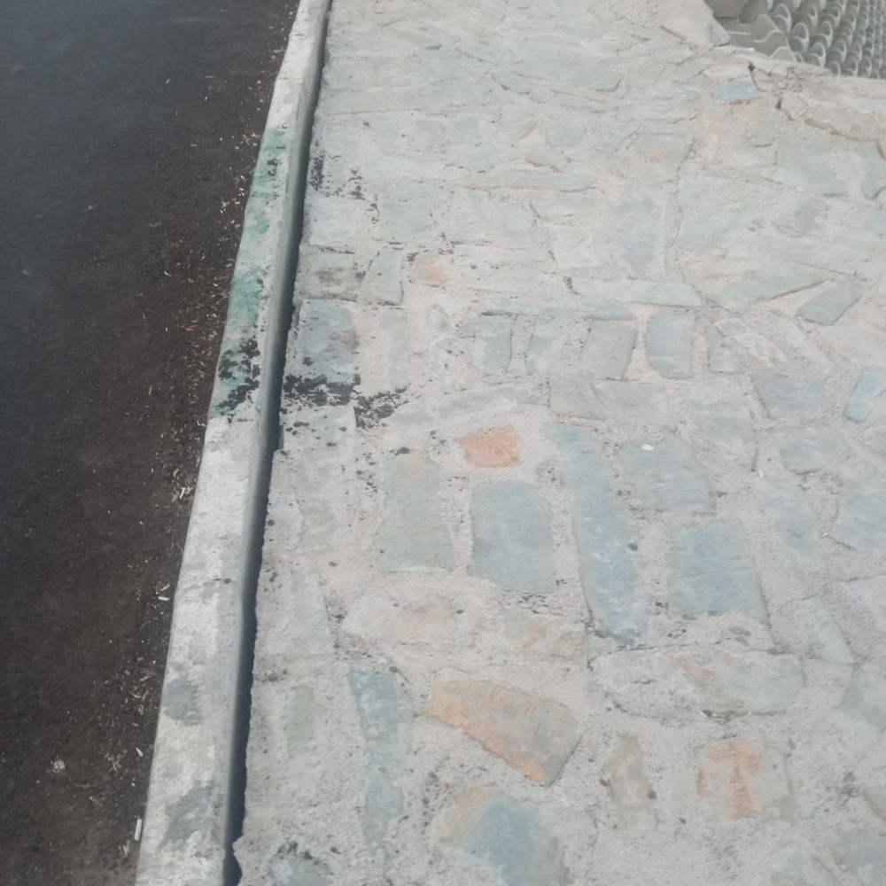 کمربندی تاج سد مهاباد و نشست های پی در پی!