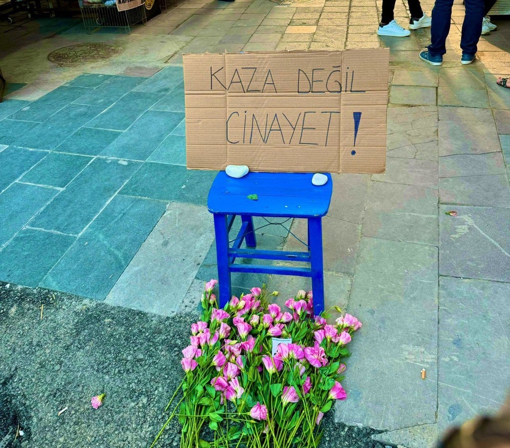 فاجعه در ازمیر: دو جوان بر اثر جریان برق در آب گرفتگی خیابان جان باختند + فیلم