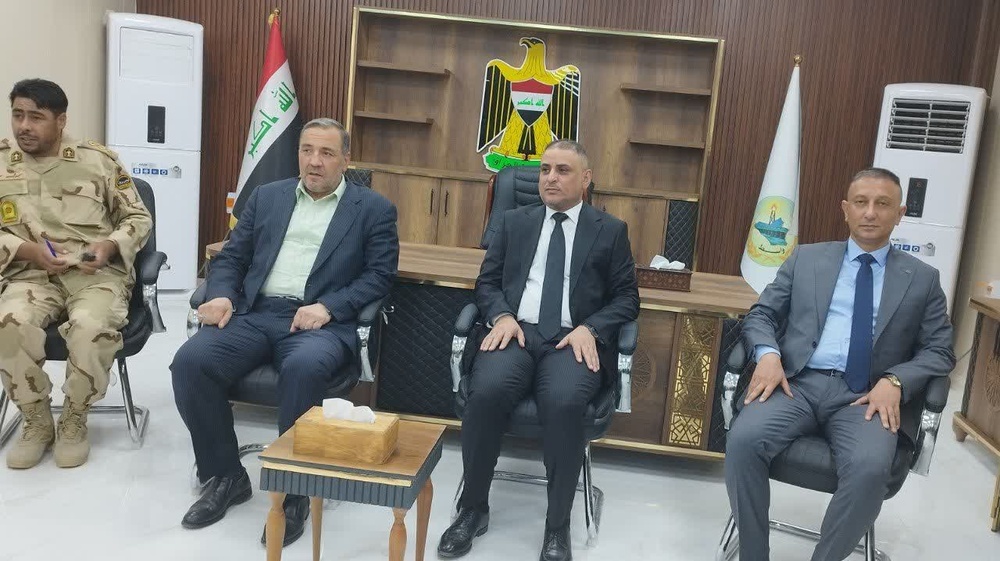 برافراشته شدن پرچم امام حسین(ع) در زرباطیه عراق با حضور استاندار ایلام