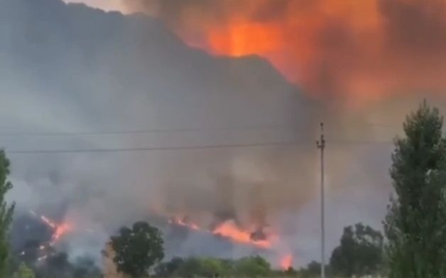 لە ناوچە شاخاویەکانی سنووری ئامێدی  و زاخۆ  ئاگرێکی گەورە کەوتەوە/ فیلم