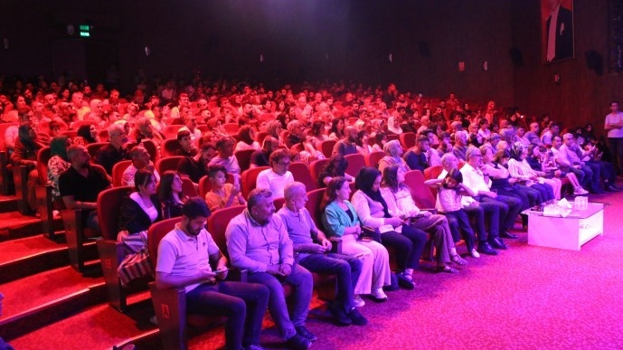 اجرای «داستانهای موزیکال» در الیح با استقبال گرم مواجه شد + تصاویر